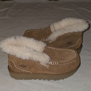 UGG Ansley Parc Chestnut Suede Platform Moccasin Slippers Size 9